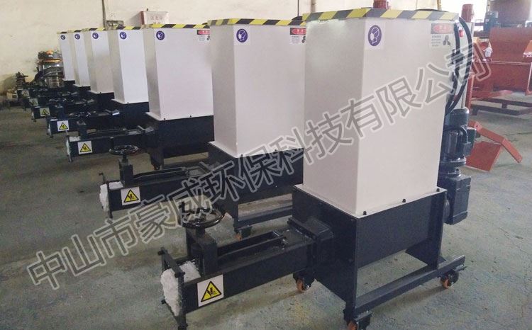 小型EPS泡沫壓實(shí)機(jī)生產(chǎn)車間